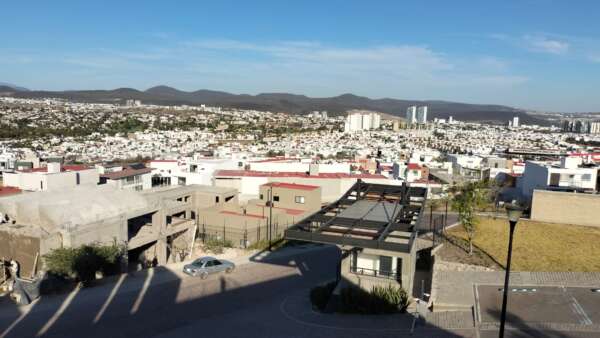 VENTA DE TERRENO CON EXCELENTE VISTA Y UBICACIÓN EN JURIQUILLA, QRO - Image 6