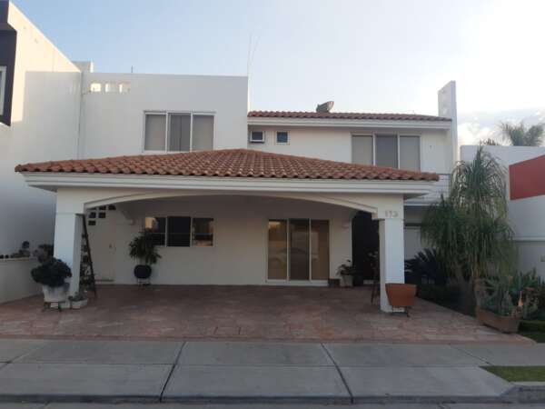 CASA EN VENTA /CELAYA GTO.