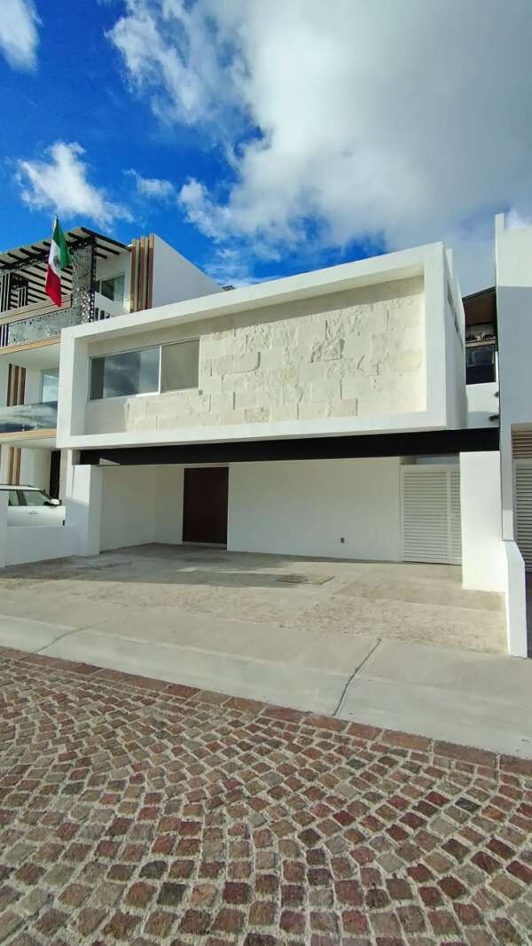CASA EN VENTA EN LOMAS DE JURIQUILLA, QRO